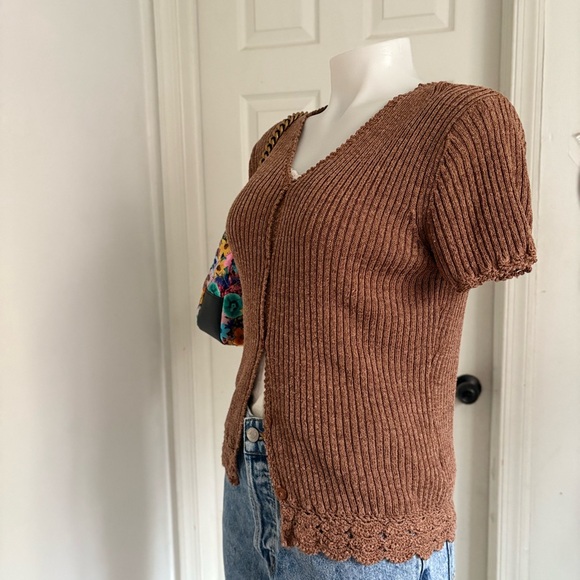 button-down blouse with details on the edges - Picture 3 of 14